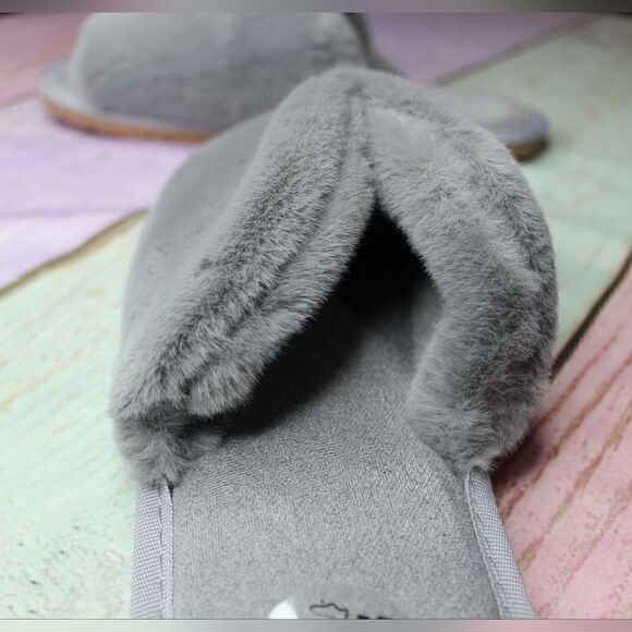 Women's Fuzzy Comfy Slippers  - Picture 4 of 4